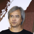 在女人眼中的激烈的后辈之上