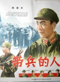 男生弯腰 自口
